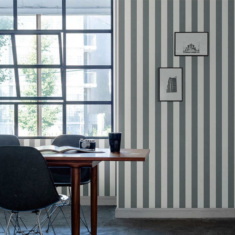 【壁紙 のり付き】 壁紙の上から貼れる壁紙 ストライプ LL-6182